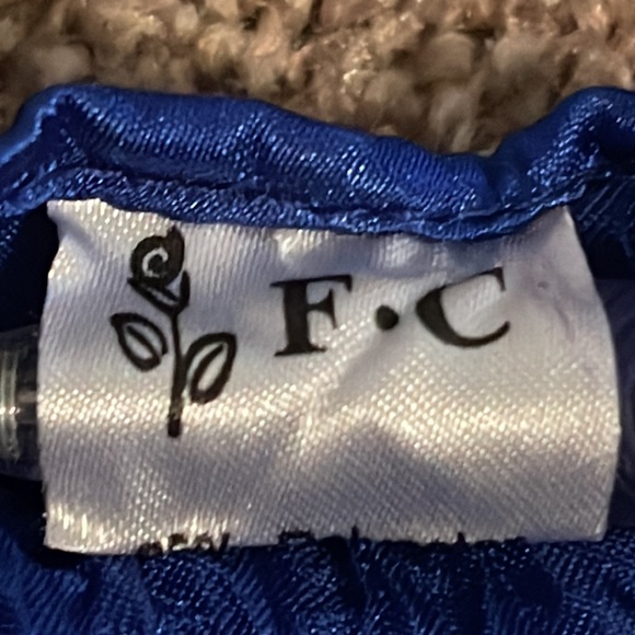 F.C one size scrunchy top. Royal blue in color - Picture 6 of 7